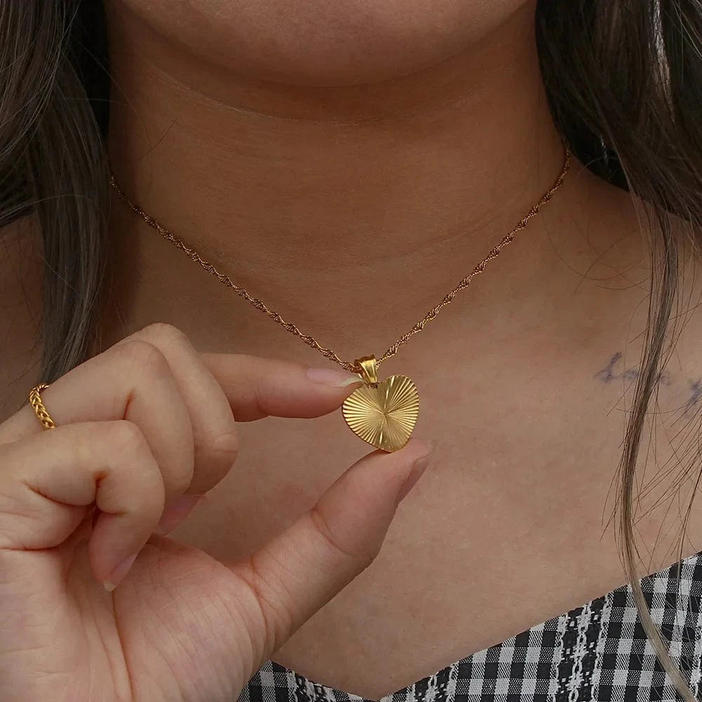 18k Gold Plated Necklace Round Gear Pendant Necklace Heart Necklaces Stainless Steel Gold Wholesale Jewelry