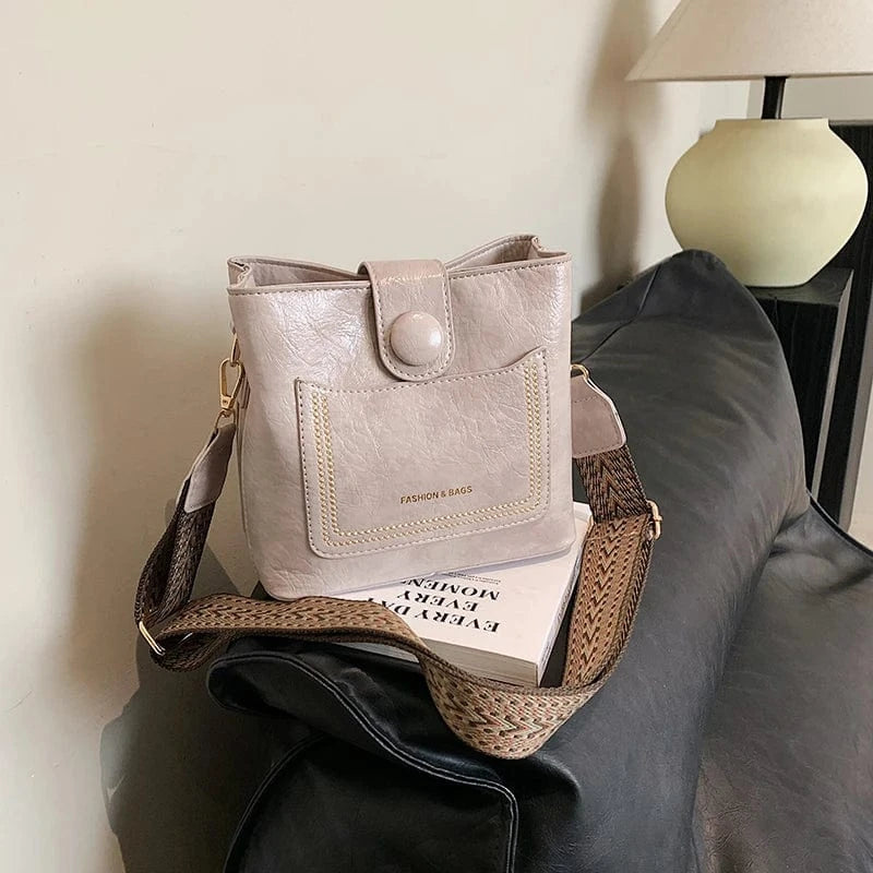 19cm*11cm*18cm / White Wholesale New Fashion Bucket handbags 2024 Light Lady Wide Shoulder Strip Bags Lady Design Purses For Women