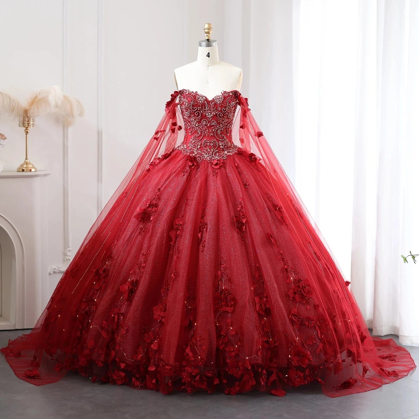 2 / 2 Luxury Ball Gown Emerald Green Prom Quinceanera Dress With Led Light Cape Red 15 Quinceanera Dresses 2024 SZ199-2