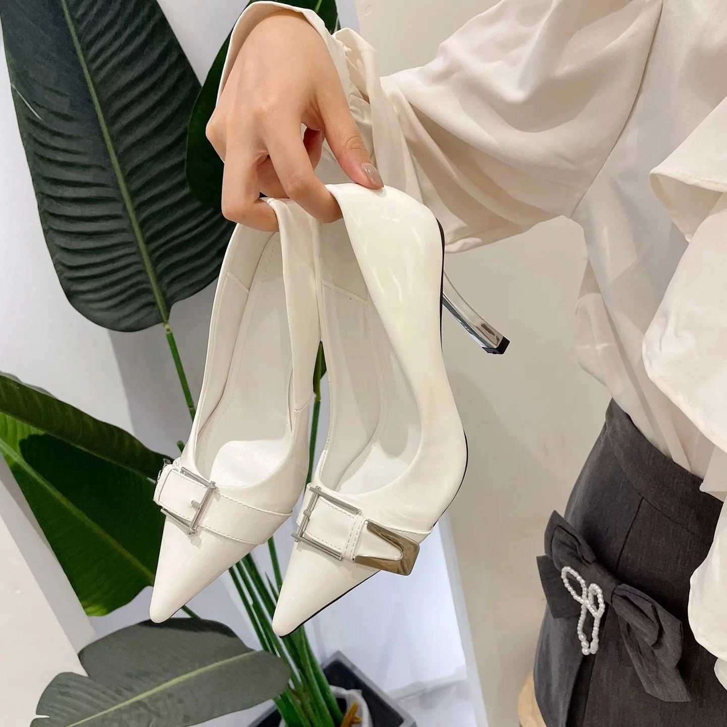 2024 European and American new type heel large metal buckle pointed high-heeled shoes ultra high heel single shoes