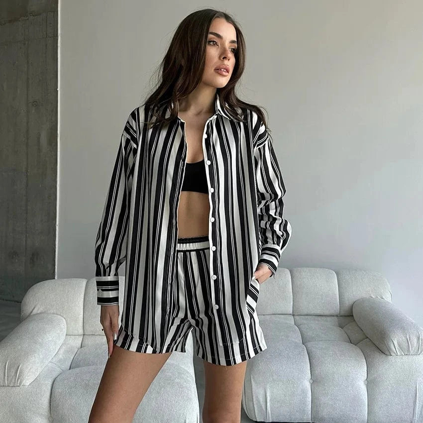 2024 Ice Silk Cool Stripe Long sleeved Shorts Two Piece Set Thin Summer European and American Women's Home Fury Outwear