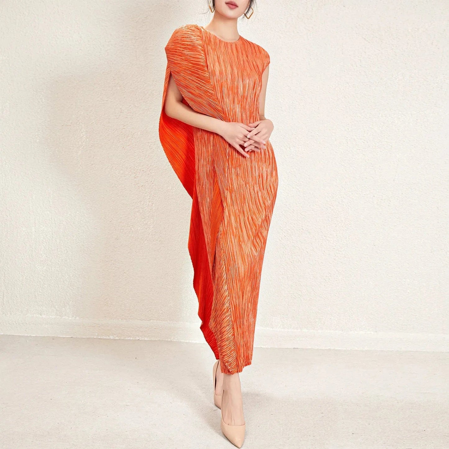 2024 Miyake Pleated Dress Solid Color Elegant Belt Design Dress Round Neck Streamer Women's Casual Style Dress