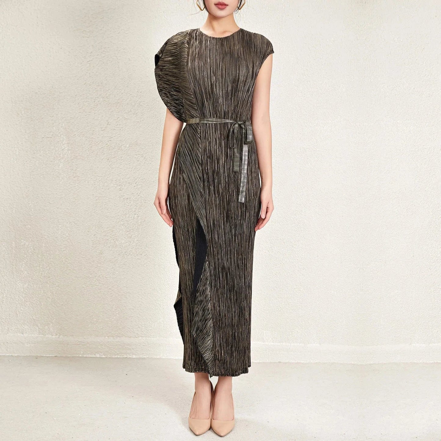 2024 Miyake Pleated Dress Solid Color Elegant Belt Design Dress Round Neck Streamer Women's Casual Style Dress