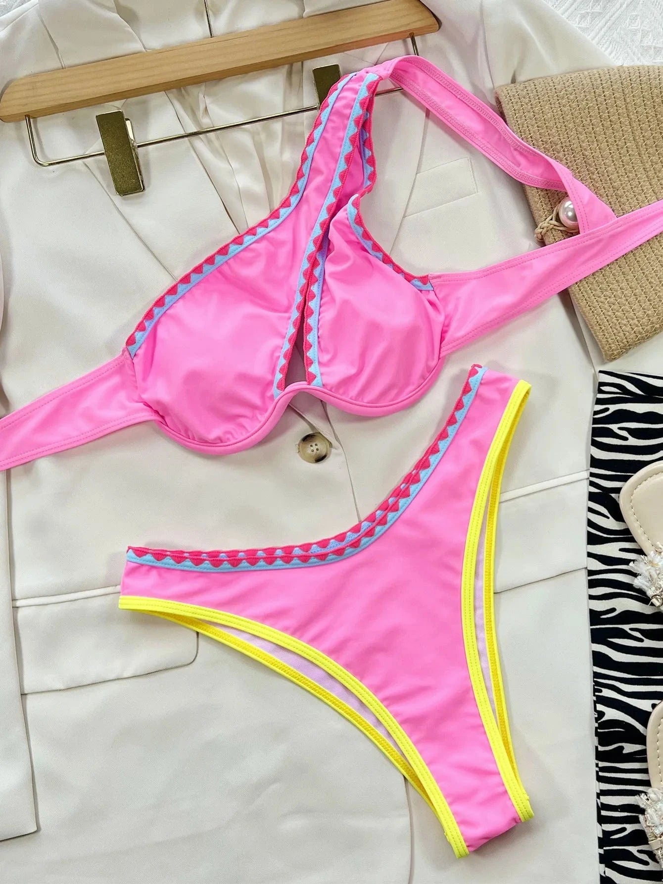 2024 new ladies sexy split swimsuit v bra underwire swimwear one shoulder sexy micro mini wrapped scallop bikini set