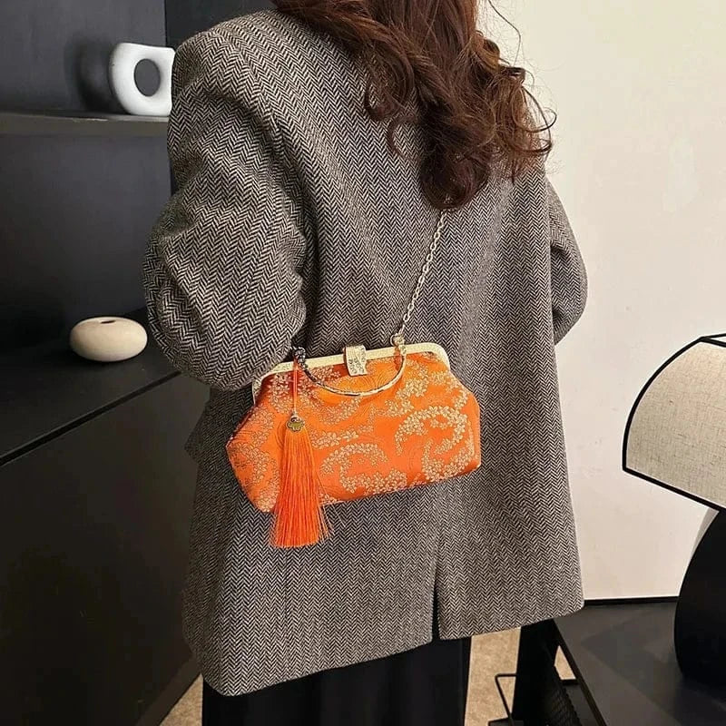 2024 New Luxury Women Evening Clutch Designer Lock Shell Clip Handmade Chain Shoulder Bags Crossbody Bags Tassel Fabric Handbags