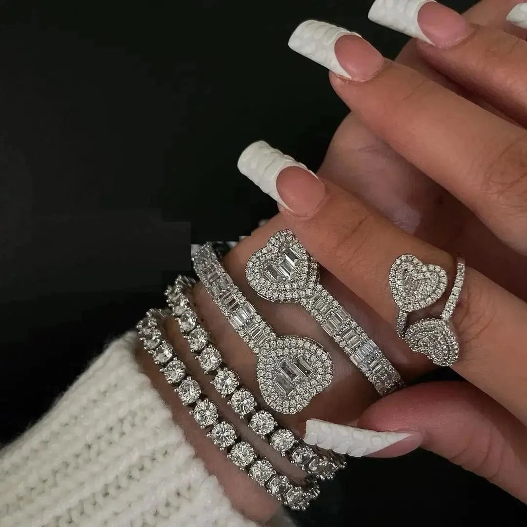 2024 Valentine's Day Jewelry Love Theme Gift Iced Out Shiny 5A CZ Heart Shape Bracelet Bangle for Women Girl
