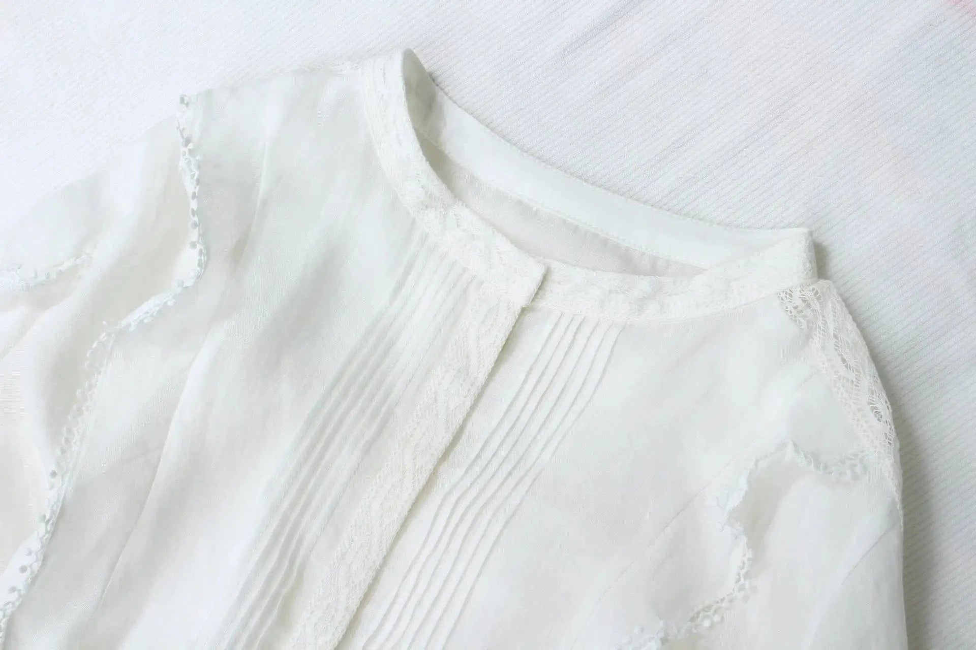 2024 White Vintage French Style Lady Elegant Ruffles Top Round Collar Long Sleeve Lace Patchwork Women Solid Blouse