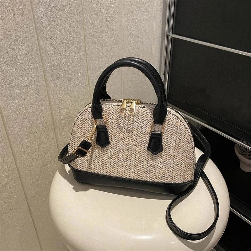 21.5cm*8.5cm*15cm / Black Factory Wholesale Shell Handbags 2023 Light Lady Trendy Straw woven bags lady fashion design purses For Ladies