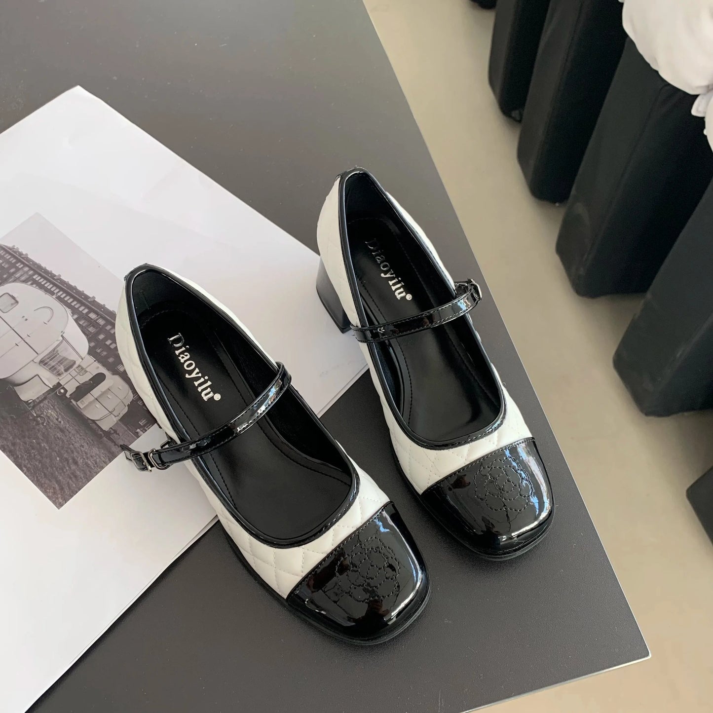 35 / White French Mary Jane high heels thick heel round toe color matching retro small leather shoes autumn and winter 2023