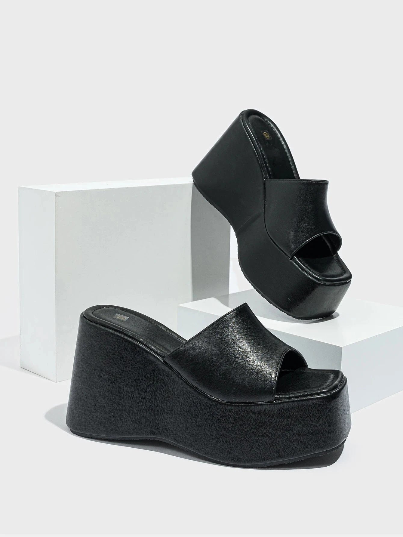 37 / Black supply Europe and the United States high heel heightening fish mouth runway show outdoor fashion buckle plus size British style