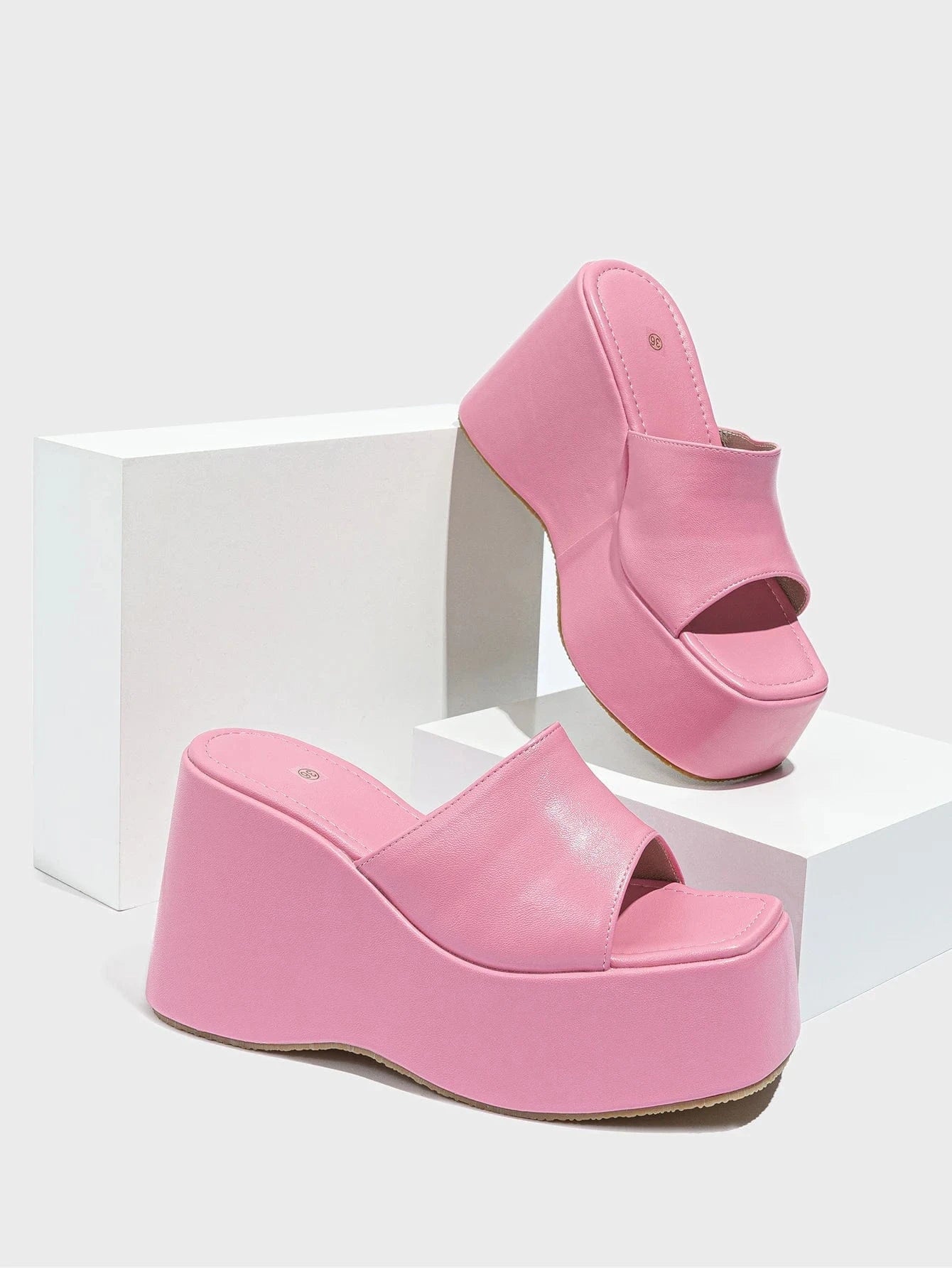 37 / Pink supply Europe and the United States high heel heightening fish mouth runway show outdoor fashion buckle plus size British style