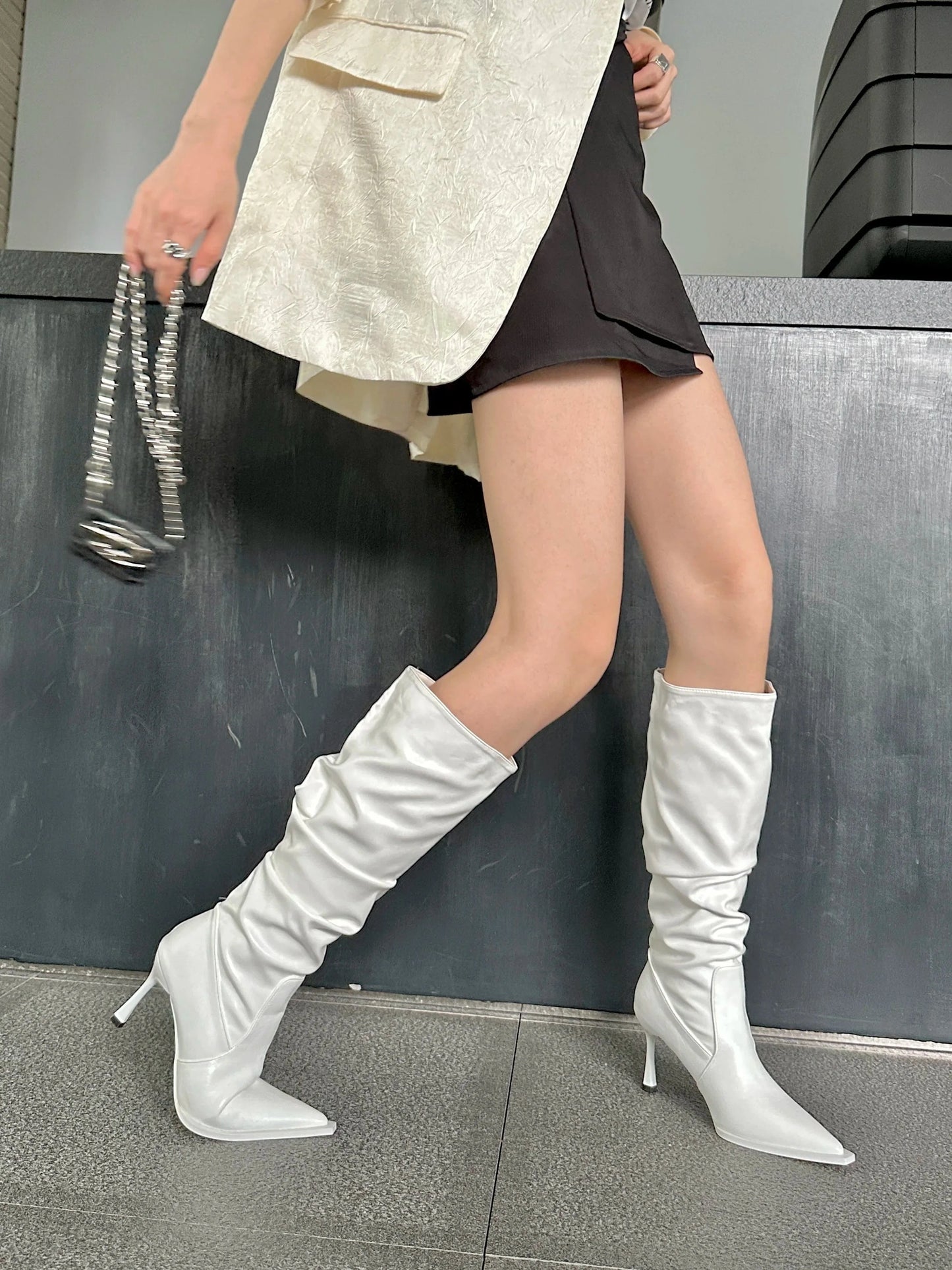 39 / White Factory ready stock 2024 autumn and winter New pointed stiletto heel European and American fashion high heel boots