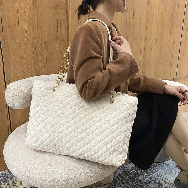 4 Factory Wholesale Large Plush Hand Bags Young Females Plush Tote Purses Girls Designer Faux Fur Handbags For Woman