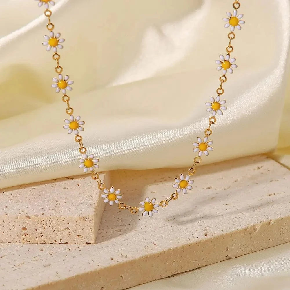 40cm / N2437 N2437 Waterproof 18K Gold Plated Stainless Steel Accessories Charm White Daisy Choker Necklace For Women