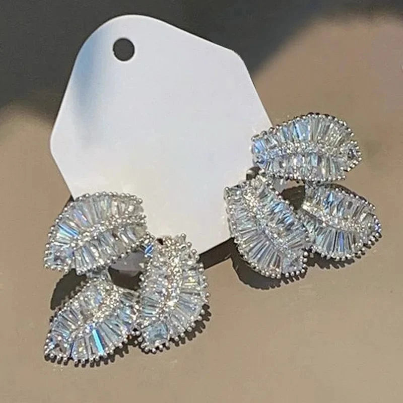 65682 925 Sterling Silver Gorgeous Leaf Pierced Earrings Female Bright Zirconia Jewelry Engagement Party Fashion Chic Accessories