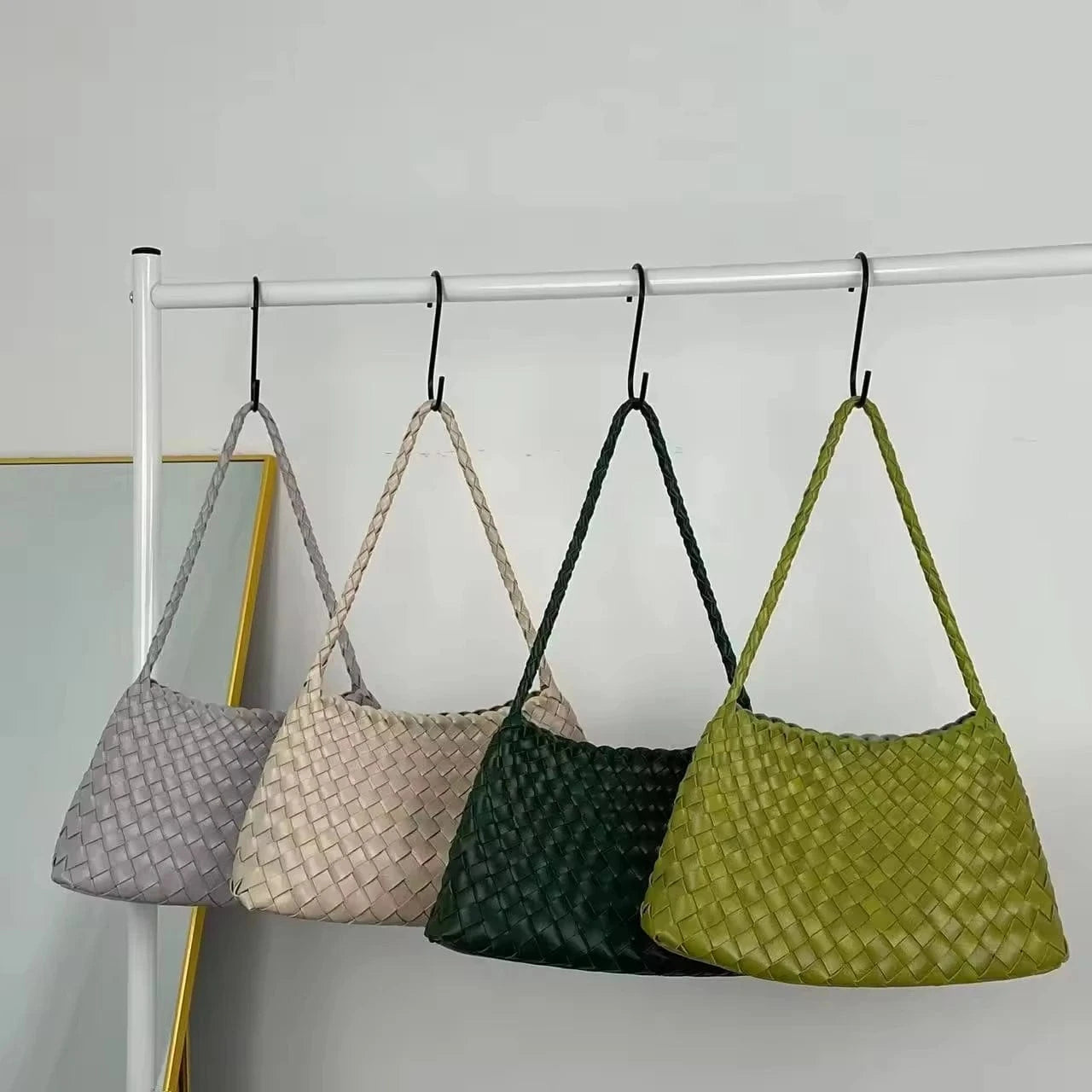2025 Summer Luxury Woven Shoulder Bags for Ladies Fashion Handmade Woven Casual Braided Tote Hand Bag with Drawstring Purse