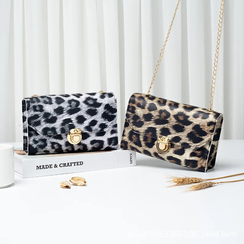 The New 2024 Mini Leopard Print Bag Vintage Chain Single Shoulder Crossbody Handbag Women's Small Square Zebra Mobile Phone Bag