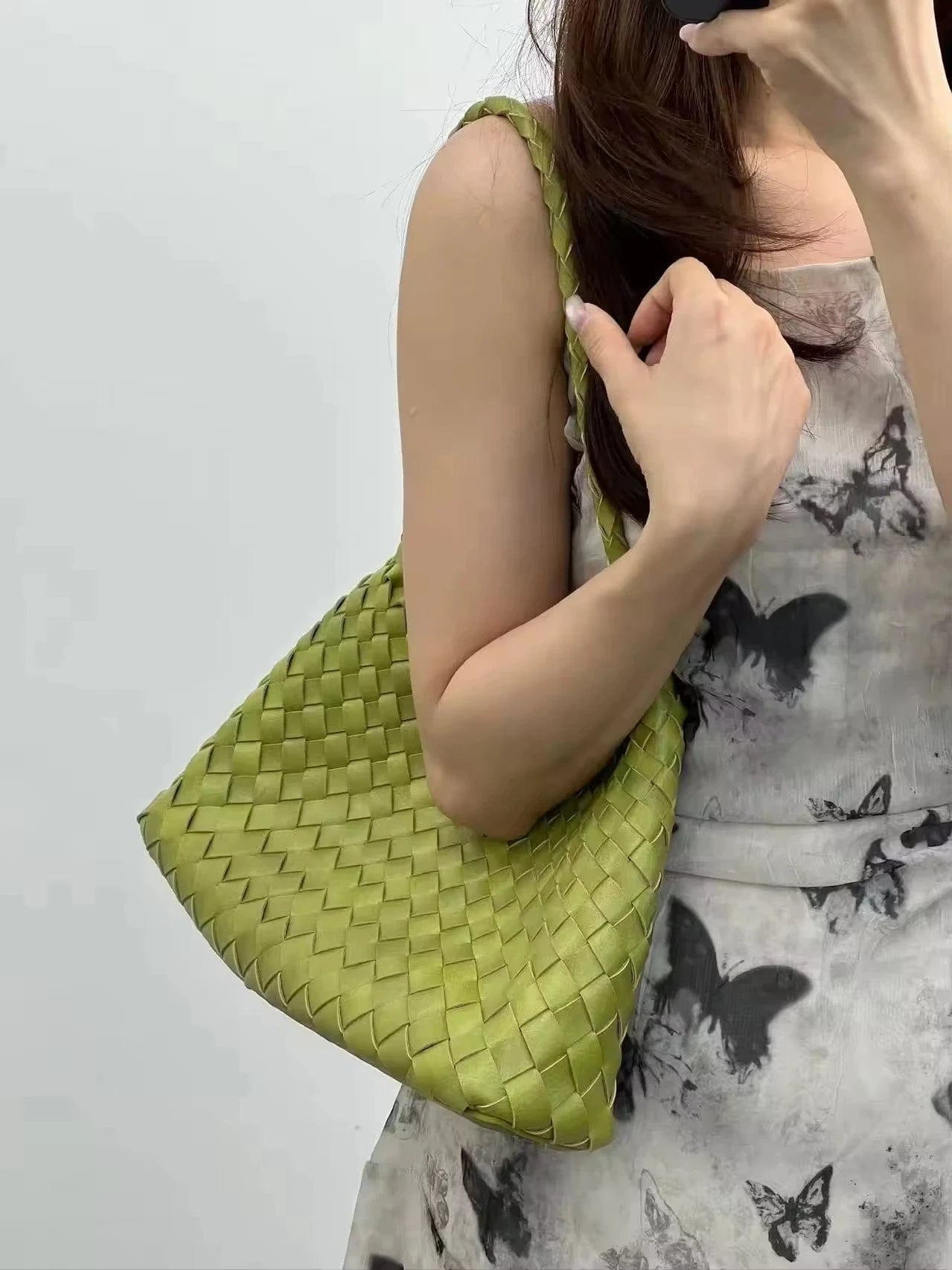 2025 Summer Luxury Woven Shoulder Bags for Ladies Fashion Handmade Woven Casual Braided Tote Hand Bag with Drawstring Purse