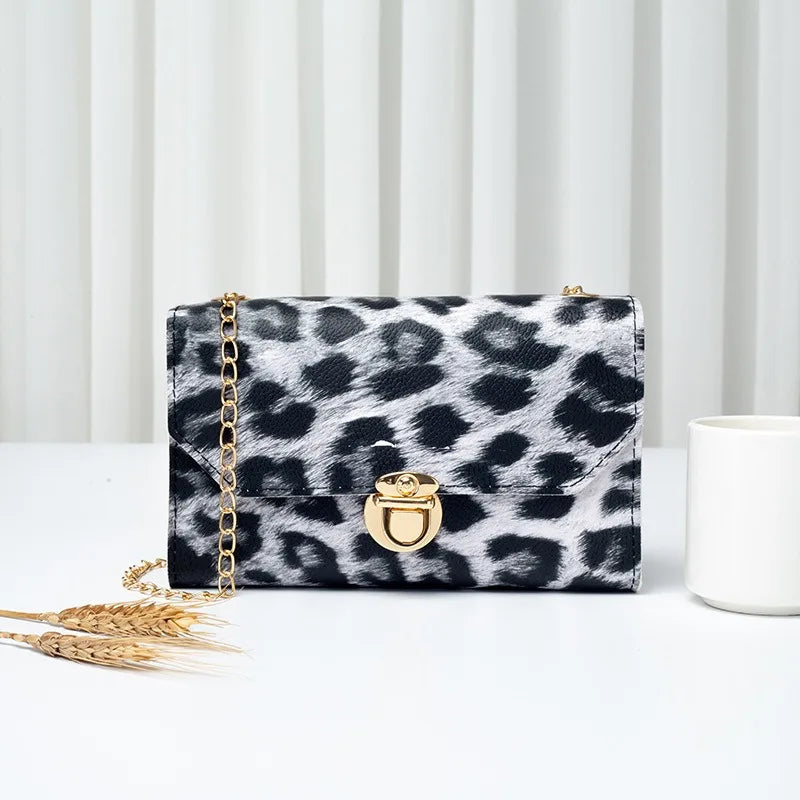 The New 2024 Mini Leopard Print Bag Vintage Chain Single Shoulder Crossbody Handbag Women's Small Square Zebra Mobile Phone Bag