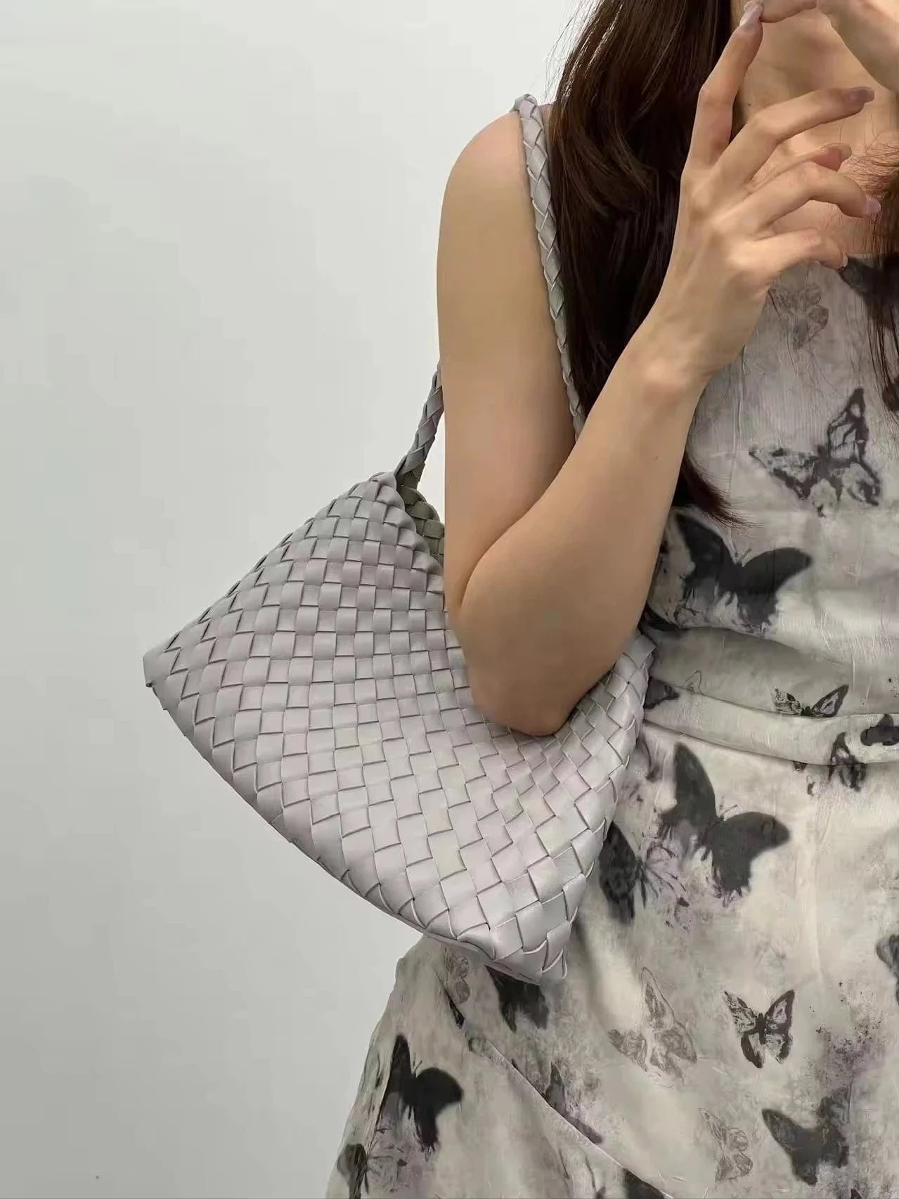 2025 Summer Luxury Woven Shoulder Bags for Ladies Fashion Handmade Woven Casual Braided Tote Hand Bag with Drawstring Purse