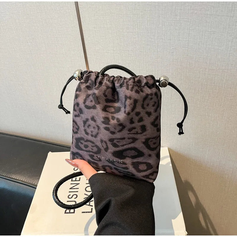 Leopard Print Nylon Drawstring Crossbody Bag New Niche Design Fashion Versatile Women's Mobile Phone Bag Exquisite Shoulder Bag