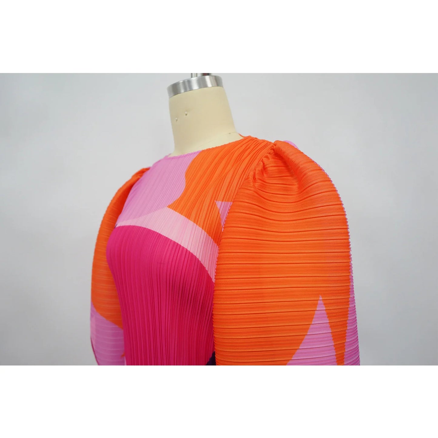Lantern sleeve pleated dress