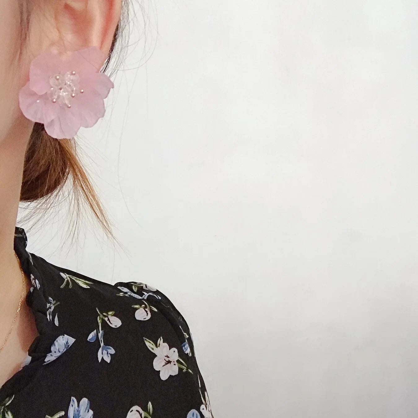 Summer Flower Earrings Hand-made Pearl Beaded Korean Fashion Shiny Crystal Earrings Sweet