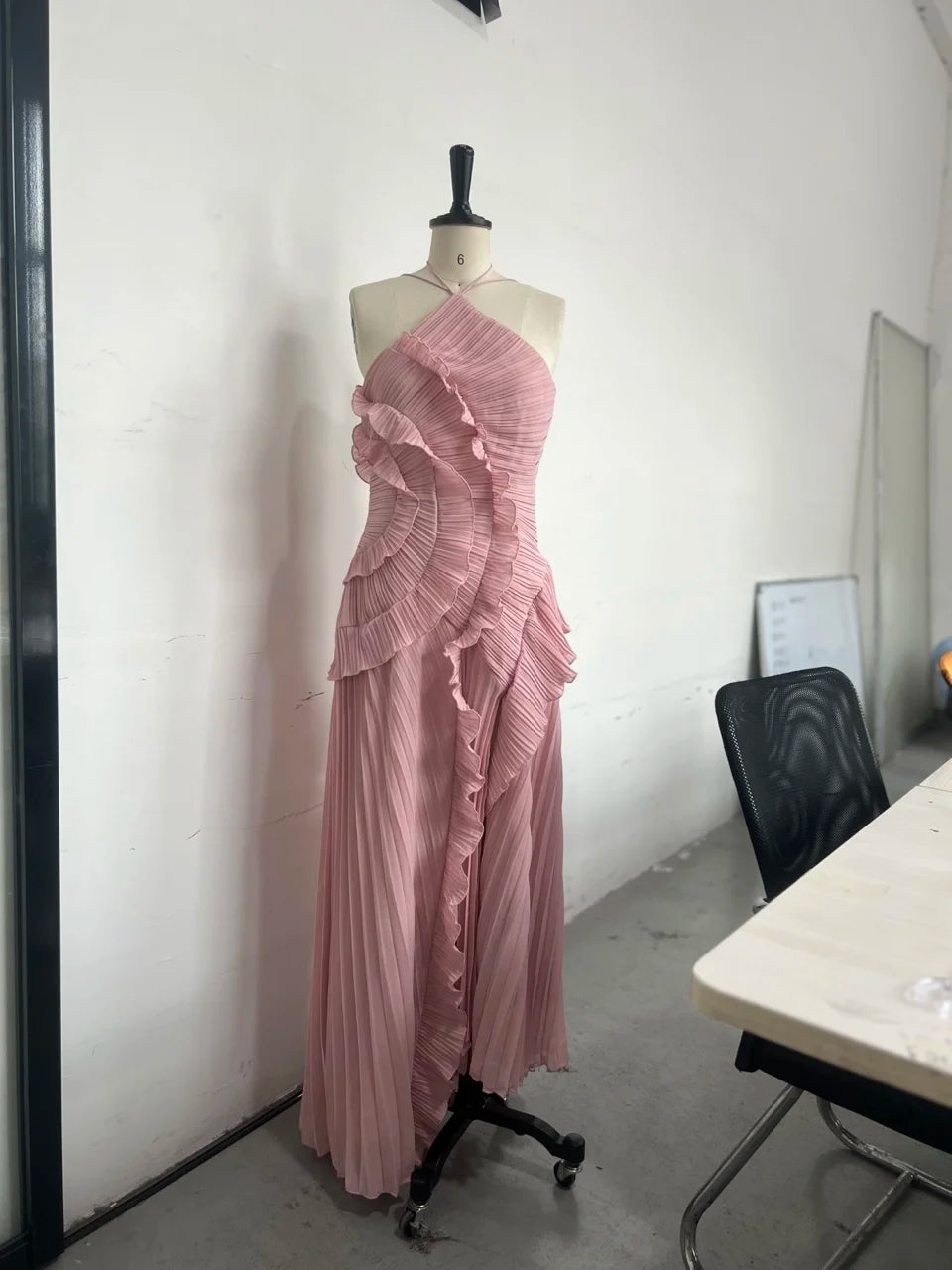 Chic Pleated Halter Neck Long Vacation Dress High Quality Purple Strapless Lotus Edge Maxi Dress 2025 New Lady Vacation Gown