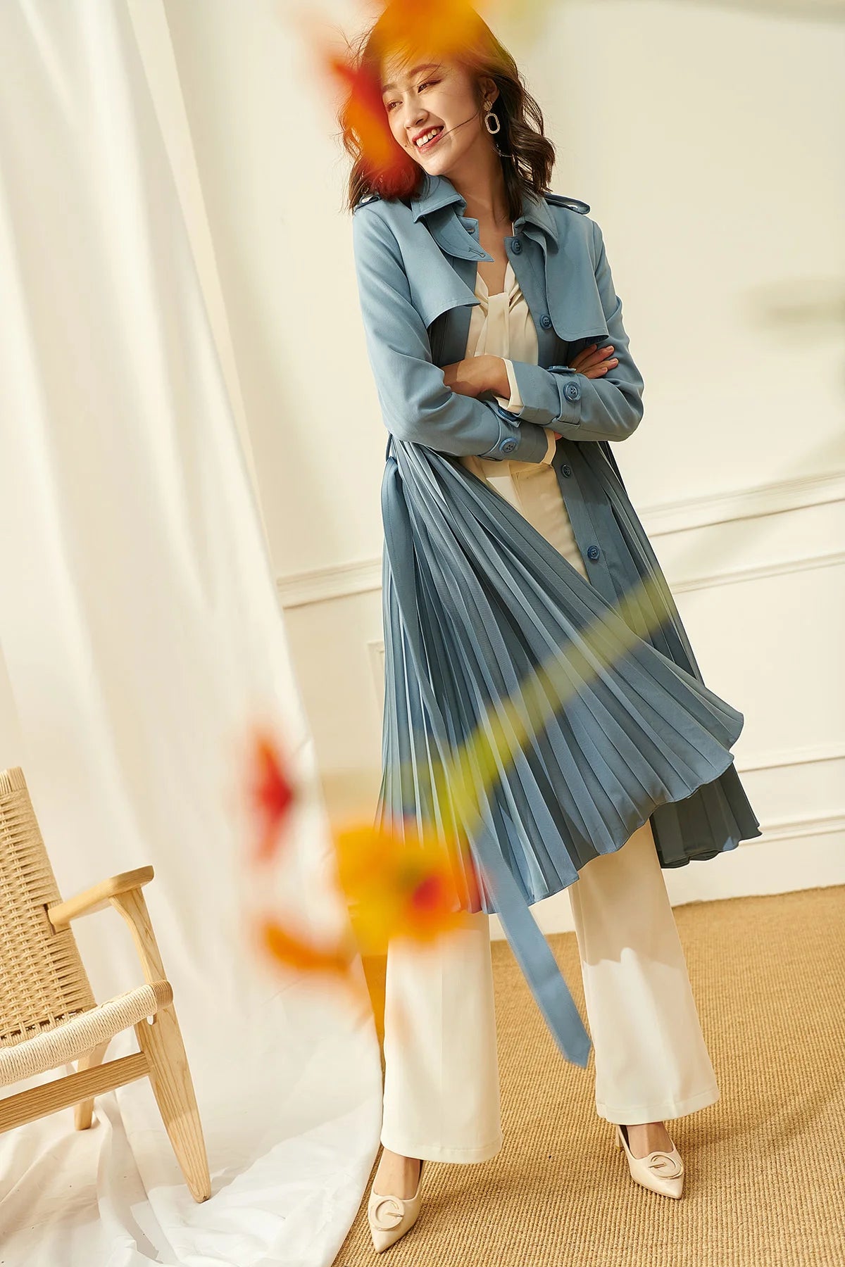 Ladies New 2023 Spring High-End Commuter Blue Trench Coat for Women Fashion Stitching Pleated Hem Loose Elegant Long Trench