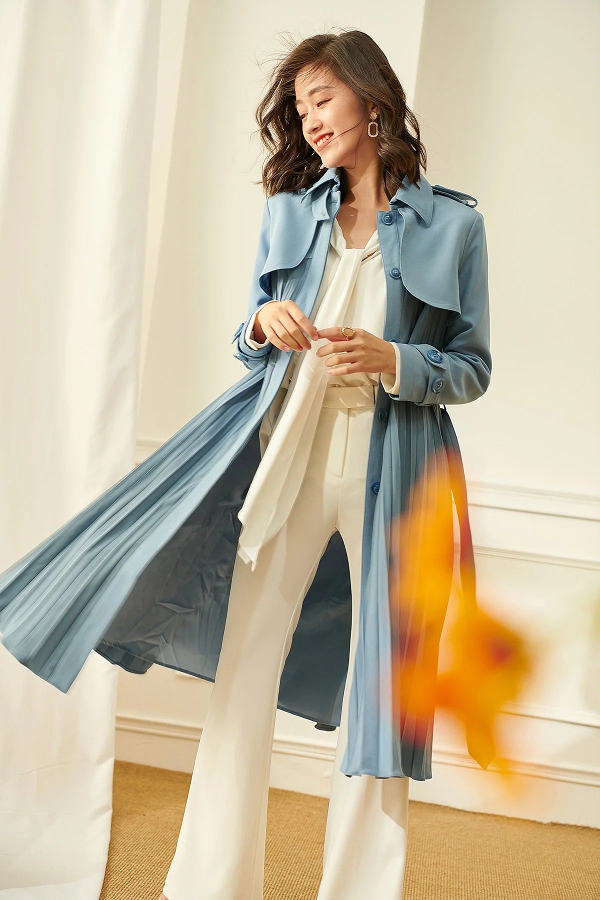 Ladies New 2023 Spring High-End Commuter Blue Trench Coat for Women Fashion Stitching Pleated Hem Loose Elegant Long Trench