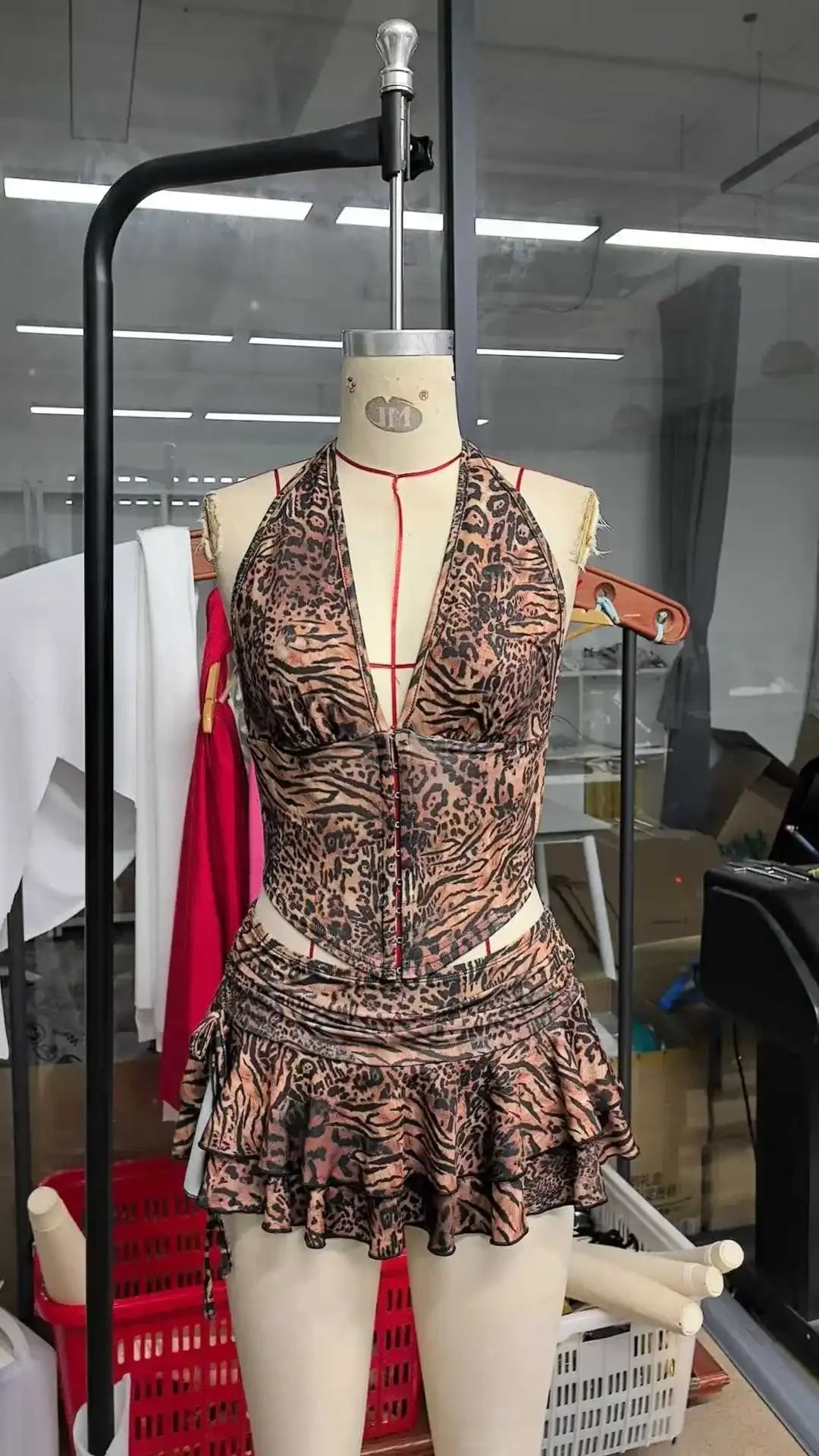 Skirt Set Women Neck Hanging Sexy Spicy Girl Low Waist Leopard Print Backless Vest Deep V Popular Street Suit Summer 2025 New