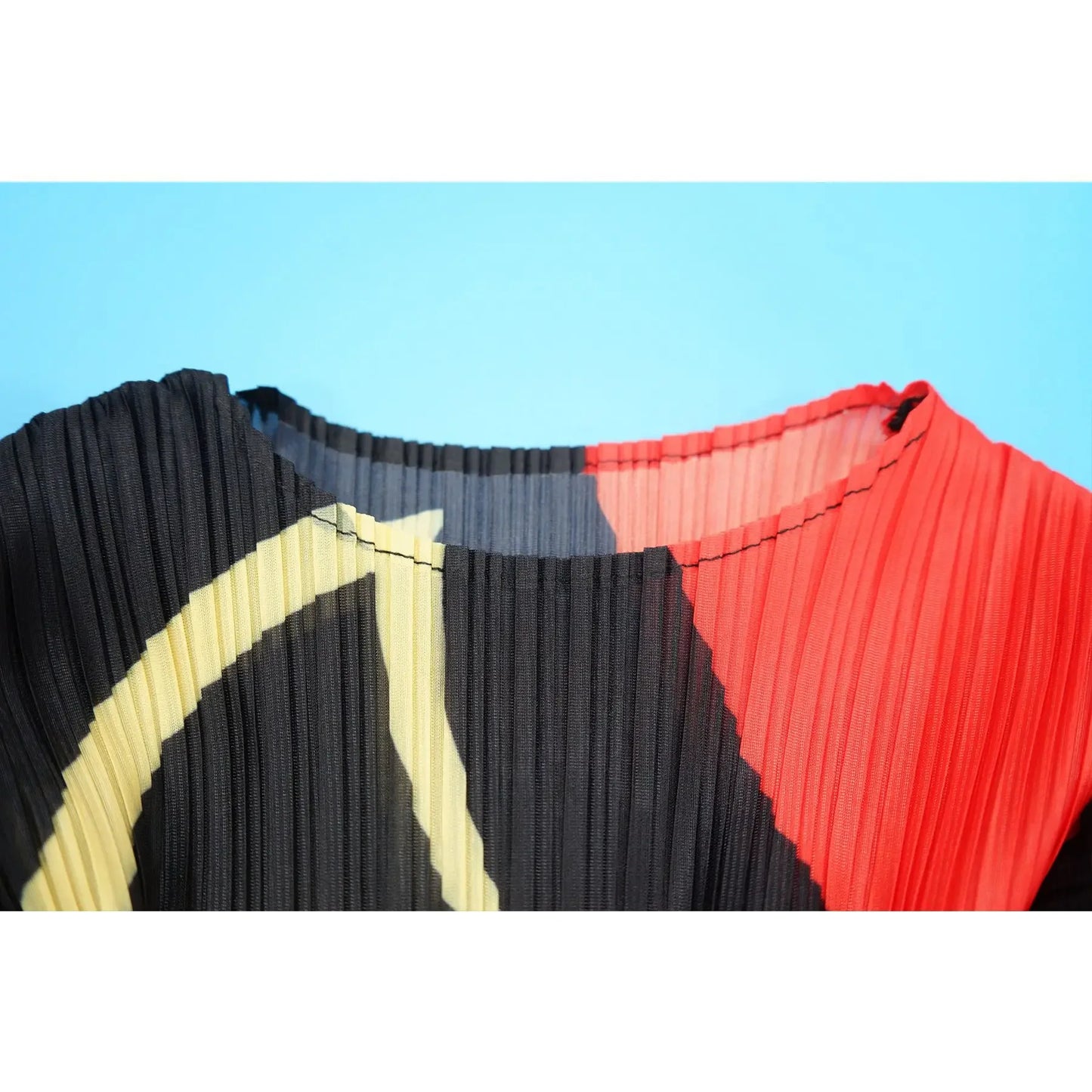 Lantern sleeve pleated dress