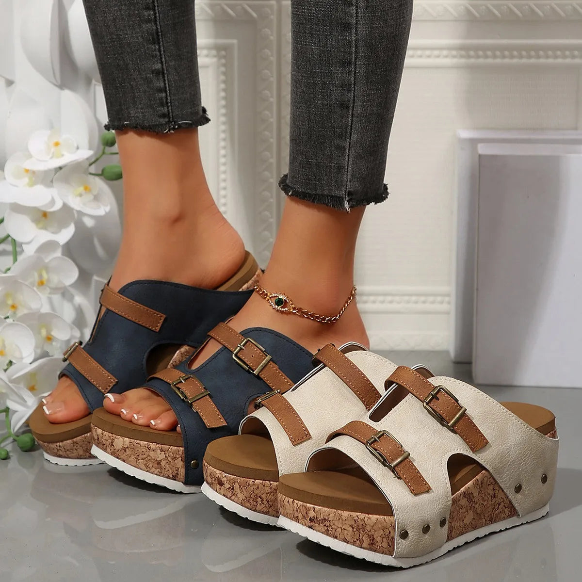 Large-sized thick-soled wedge heel flip-flops for women, Spring/Summer 2025 new belt-buckle open-toe sponge beach flip-flops