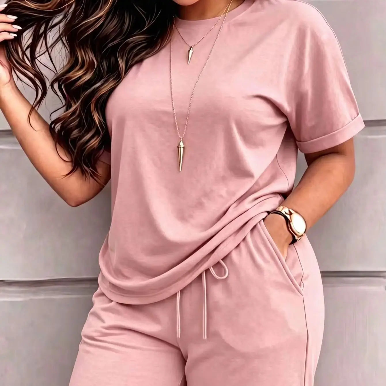 Spring and summer women’s clothing: Solid-color short-sleeved, retro round-neck T-shirts paired with elastic-waisted shorts. A simple, sporty and casual two-piece set.
