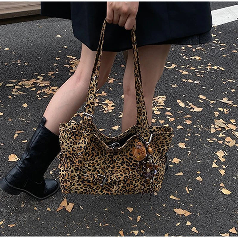 Fashion Versatile Leopard Print Tote Bag Women Large-capacity Canvas Shoulder Bag Work Commuting Relaxing Handbag With Pendant