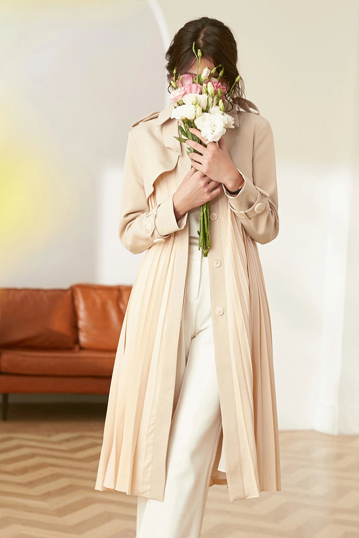 Ladies New 2023 Spring High-End Commuter Blue Trench Coat for Women Fashion Stitching Pleated Hem Loose Elegant Long Trench