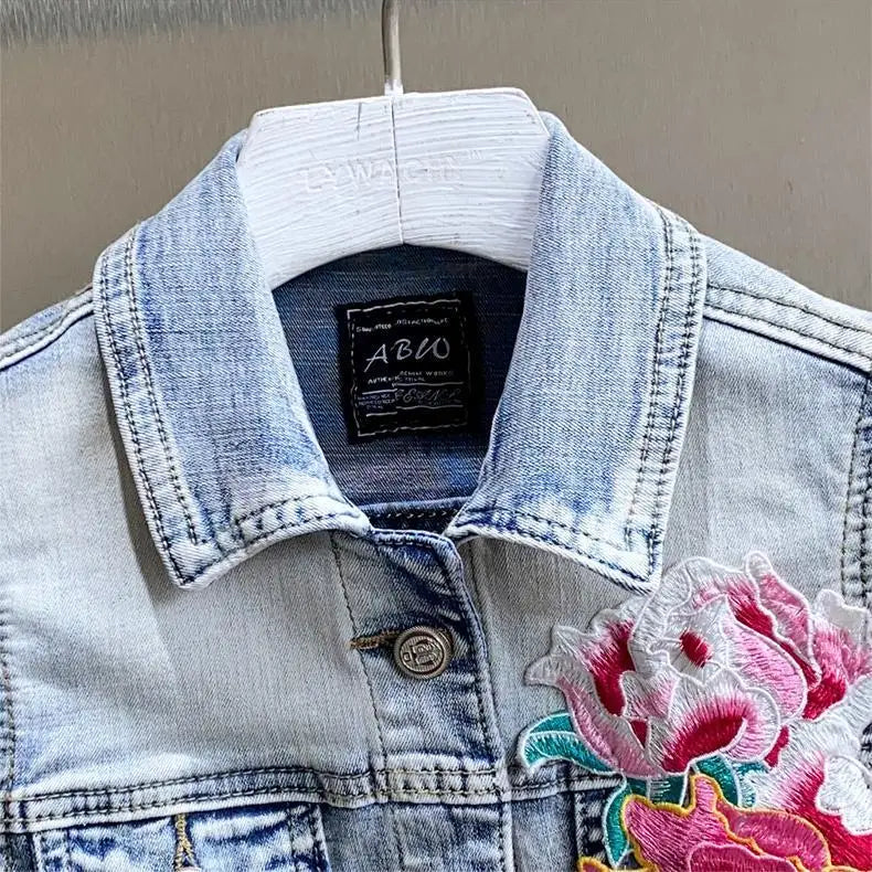 2025 Denim Vest Women's Coat New Heavy Industry Three-dimensional Embroidery Flower Shoulder Slim Fitting Vest