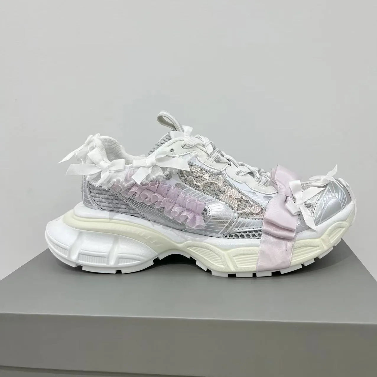 Luxury Brand Thick-soled Sports Shoes Women Bow Tie Casual Run Shoe Versatile Mesh Breathe Comfort Outdoor Large Size Women Shoe