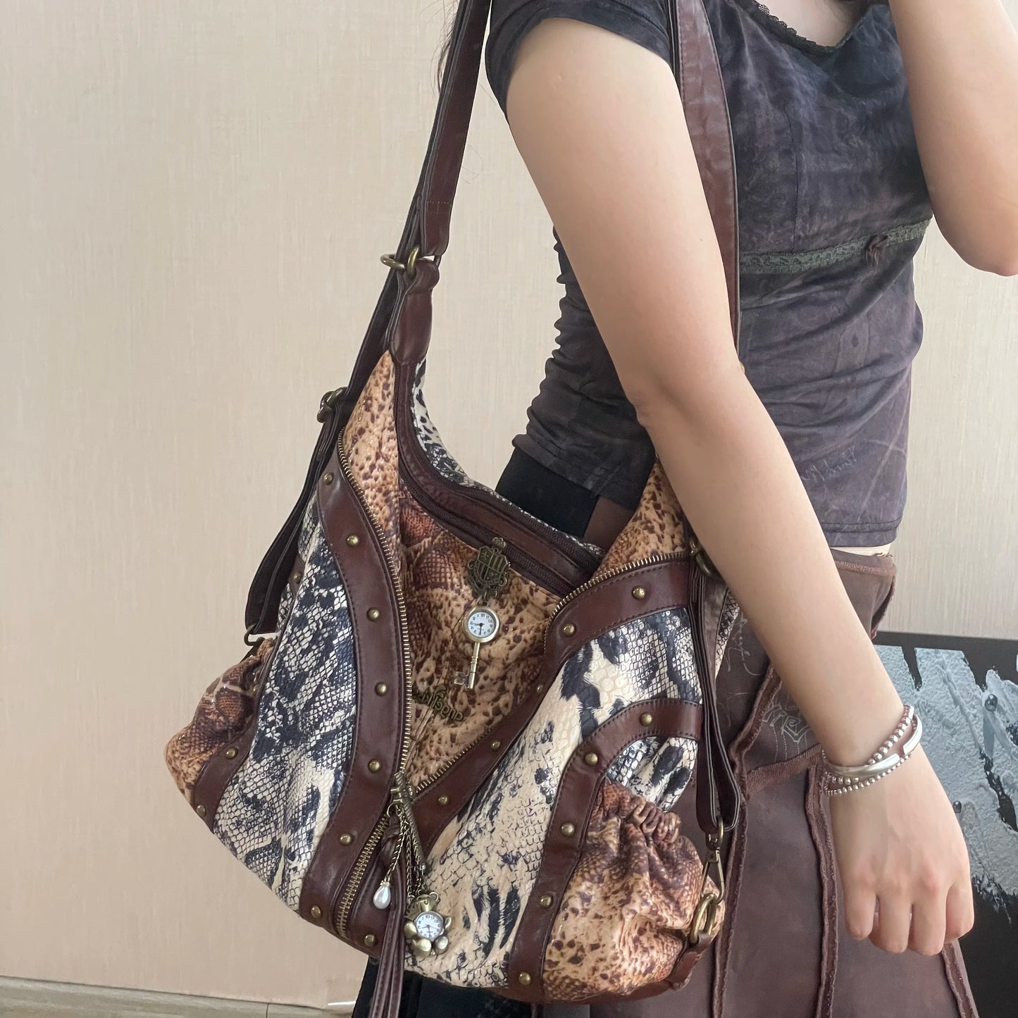 Original Design Retro Rivet Leopard Print Punk Backpack Commuter Large Capacity Tote Crossbody Bags for Women Hot Selling