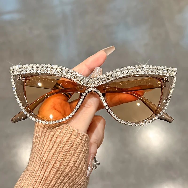 Luxury Cat Eye fashion fashion glasses for men and women glittering green stone club party favorite decorative glasses