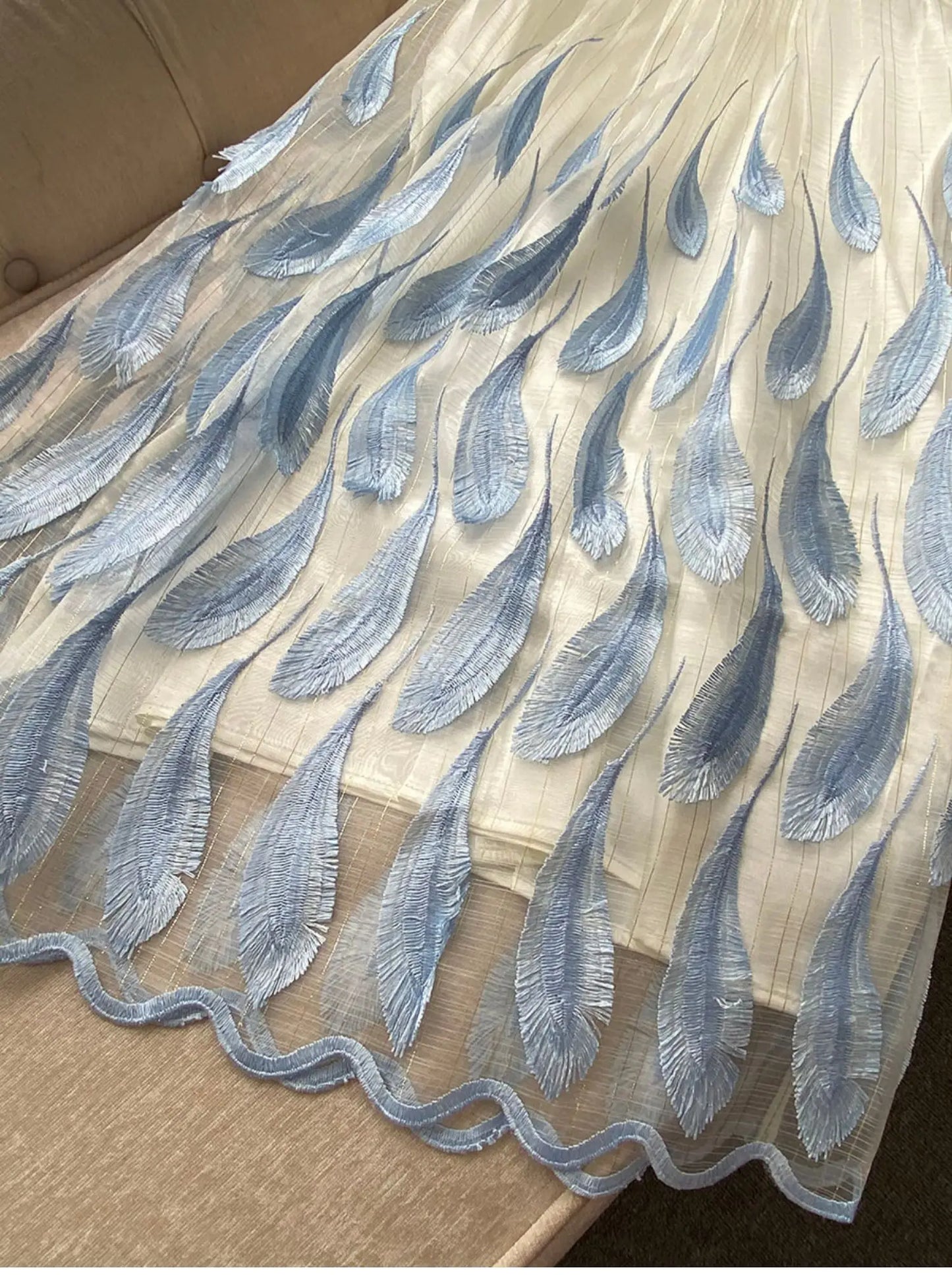 Fashion Sweet Short Elegant Dress 2024 Summer New Heavy Pearl Halter Blue Feather Embroidered Gold Thread Sleeveless Sling Dress
