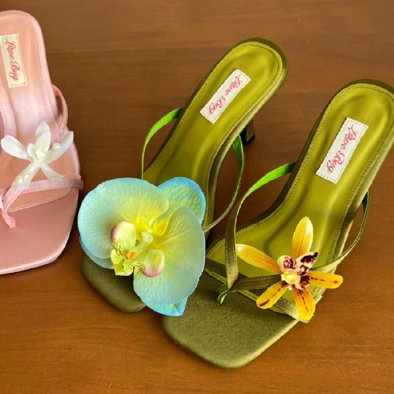 1 Pair Of Simulated Butterfly Decoration Fashion Cute Design Sweet Fresh Literary Ladies Flower Hole Shoes Sandals Accessories
