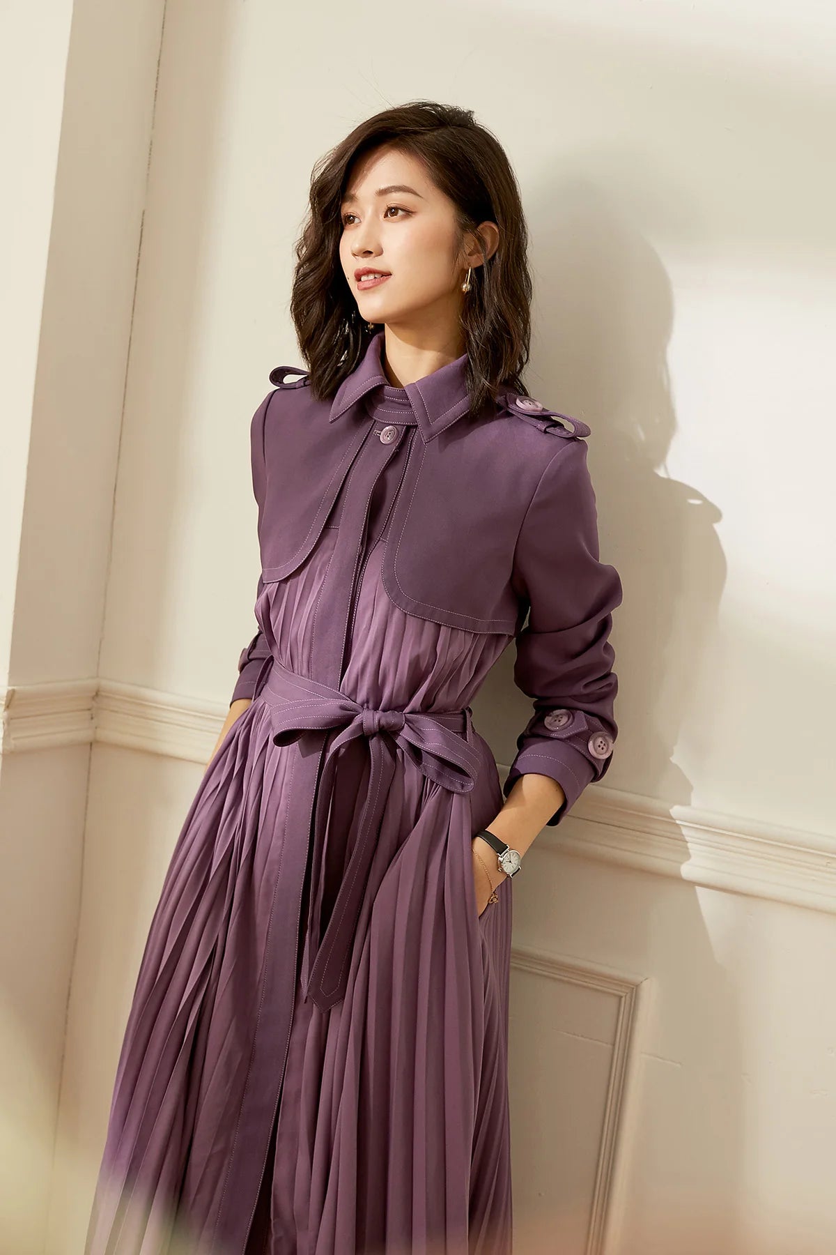 Ladies New 2023 Spring High-End Commuter Blue Trench Coat for Women Fashion Stitching Pleated Hem Loose Elegant Long Trench