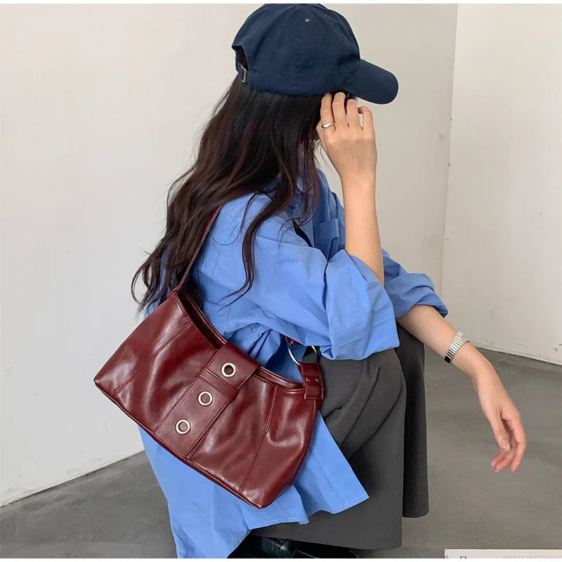 Women's Rivet Y2k Shoulder Bag Retro Small Bag Hot Girl Wilderness Style Retro Leather Fashion Versatile Shoulder Armpit Bag