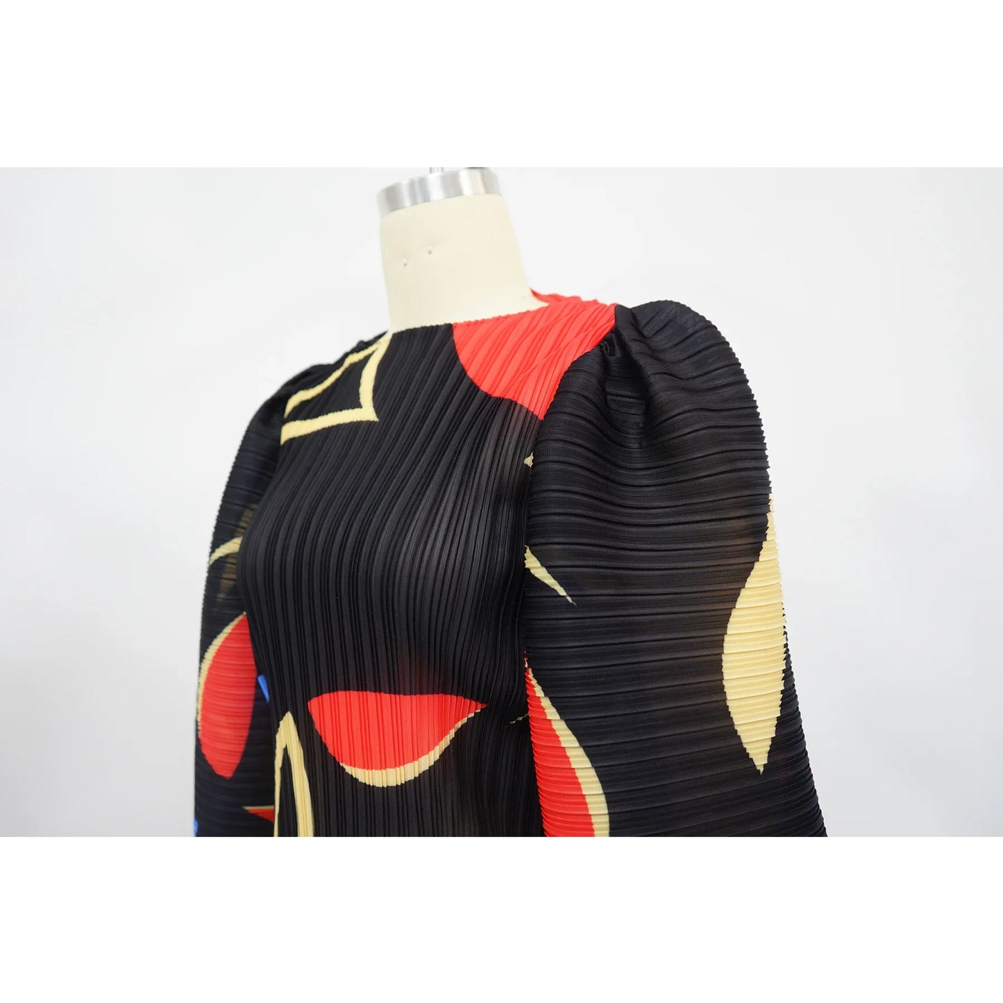 Lantern sleeve pleated dress
