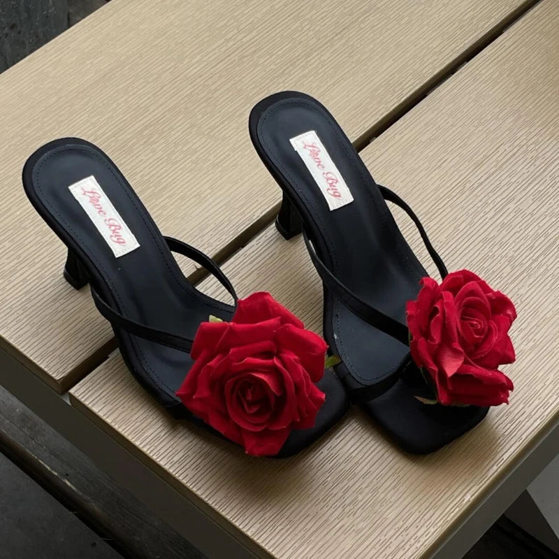 1 Pair Of Simulated Butterfly Decoration Fashion Cute Design Sweet Fresh Literary Ladies Flower Hole Shoes Sandals Accessories