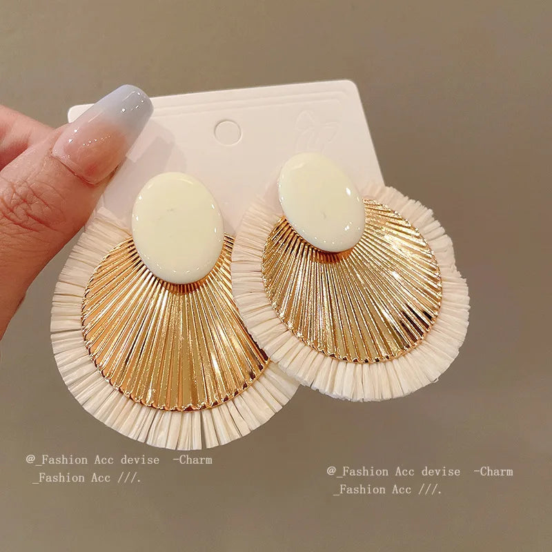 Vintage Metal Style Shell Earring Exaggerated Trendy Round Jewellery Women's Fashion Earrings Classic Charm Jewelry