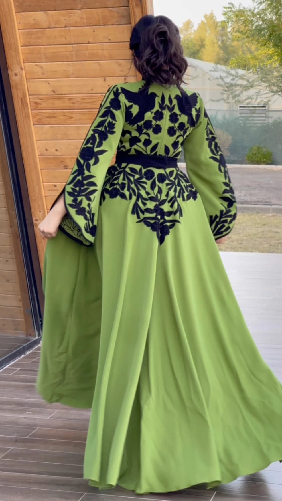2025 New Spring Summer Muslim Robe Dress Fashion Flared Sleeves V-Neck Appliques Party Evening Maxi Dresses For Women