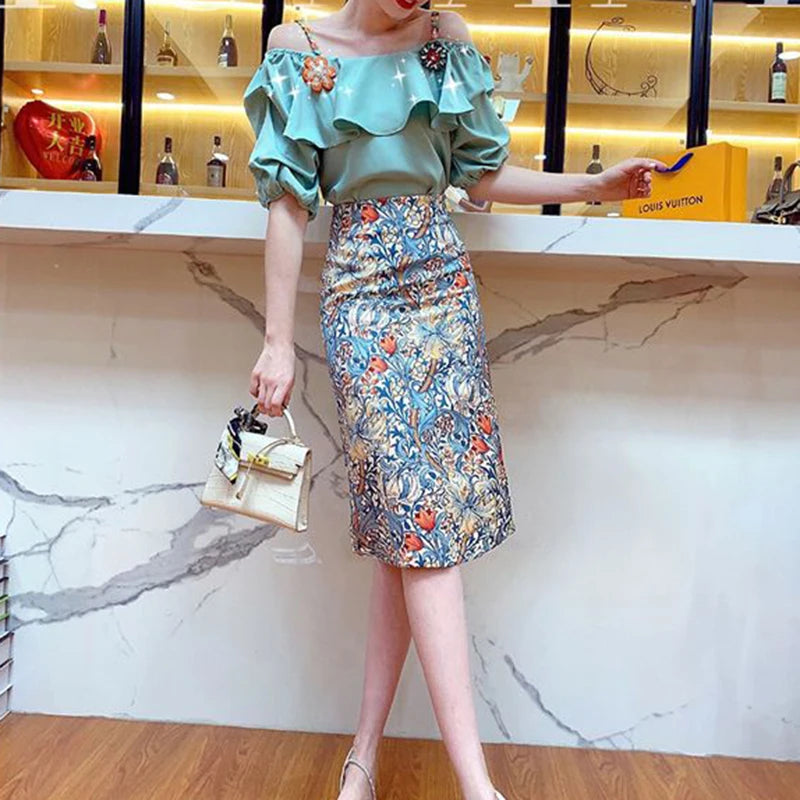 French fashion ethnic print skirt suit women's spring and summer new temperament off-the-shoulder flounce skirt two-piece suit.
