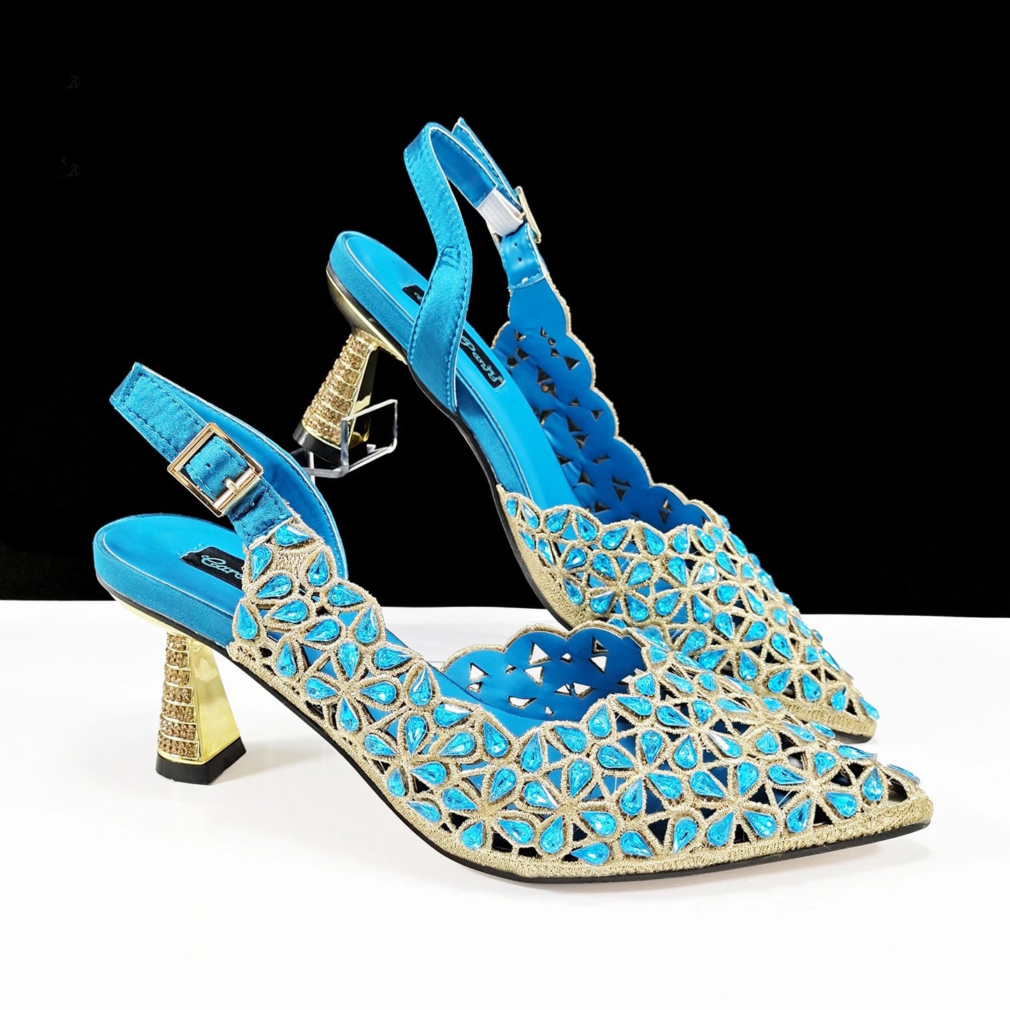 Happy Time Boutique, Exquisite Mini Bag with Pointed Toe Shoes, Sexy Stiletto High-Heeled Shoes, Small Metal Bag in Hand